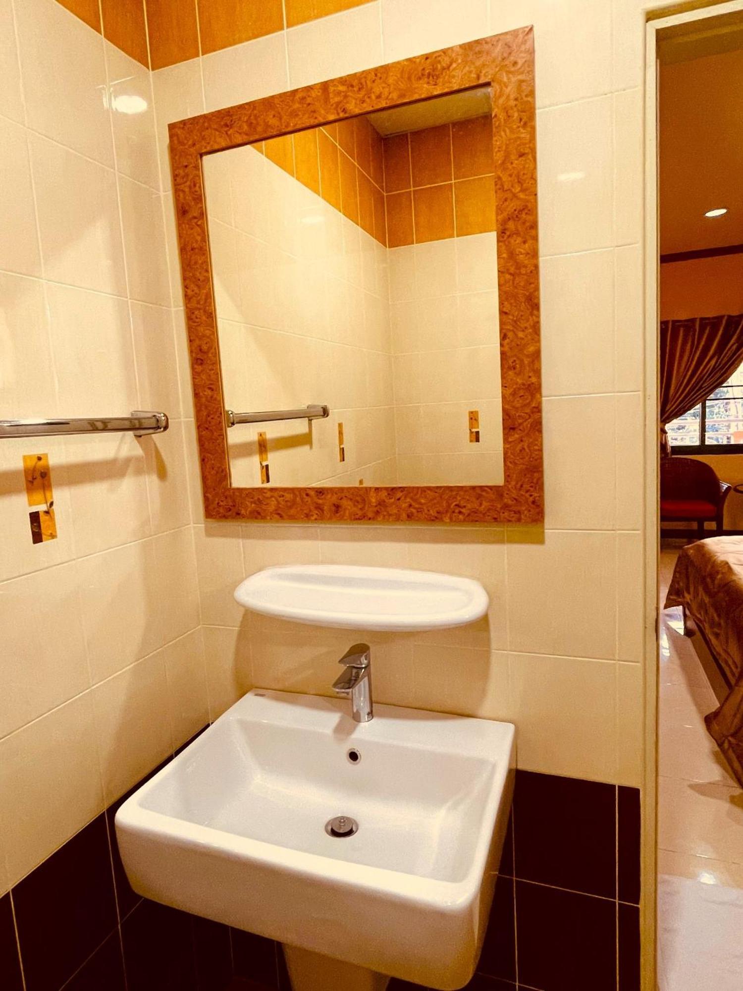 Mini Cost Apartment&Guesthouse Чиангмай Экстерьер фото